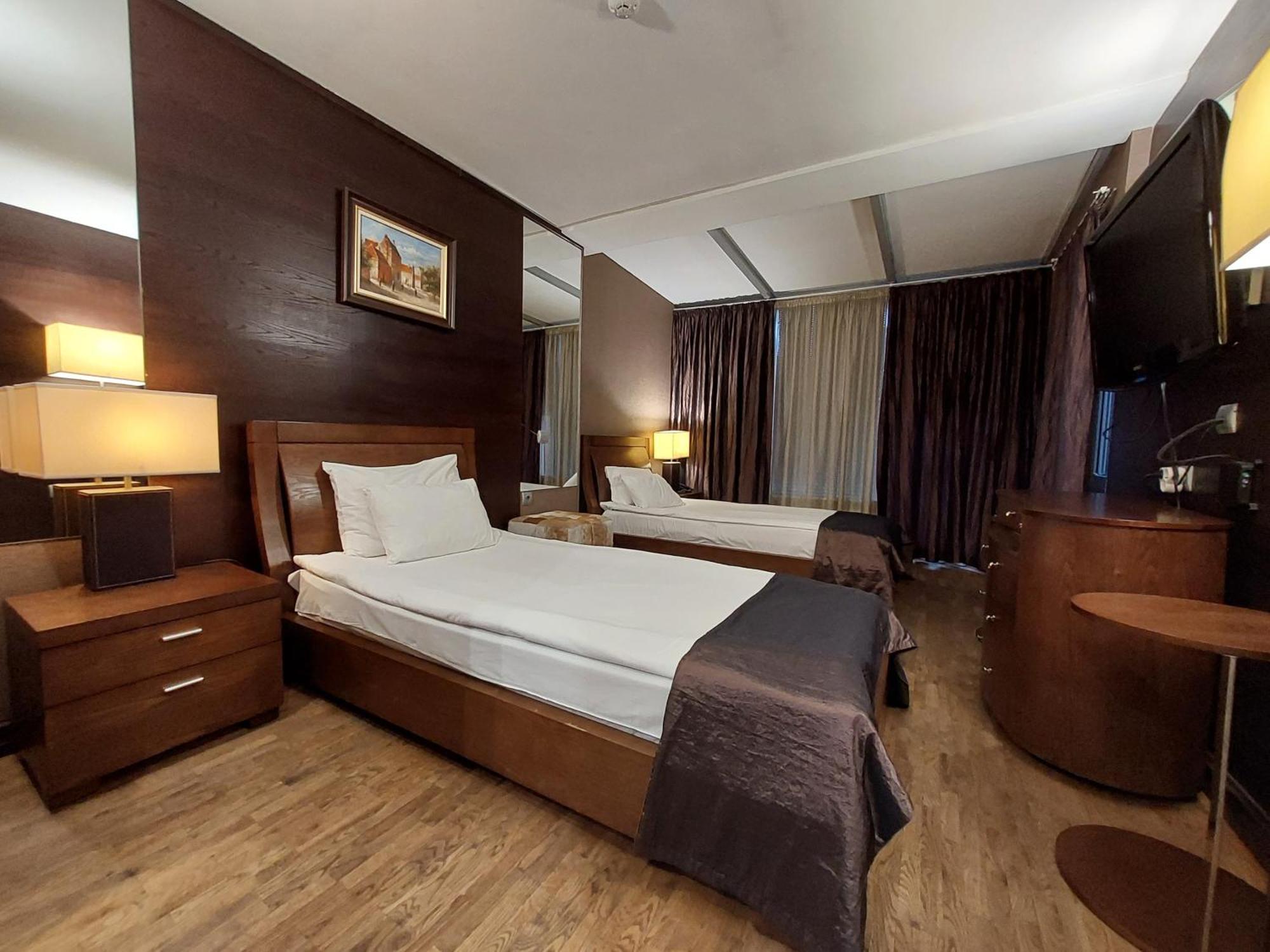 Hotel City Pleven Ngoại thất bức ảnh