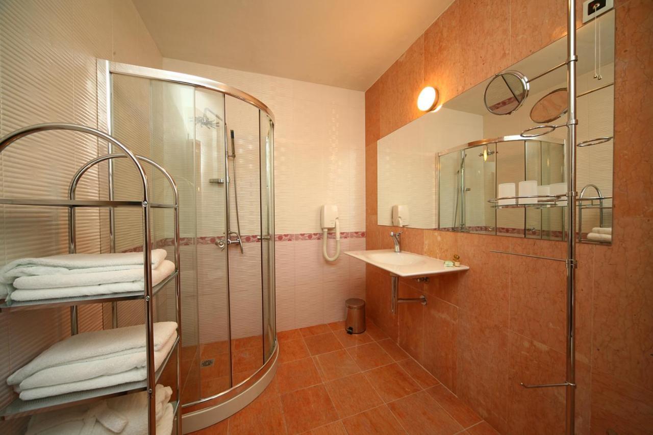 Hotel City Pleven Ngoại thất bức ảnh