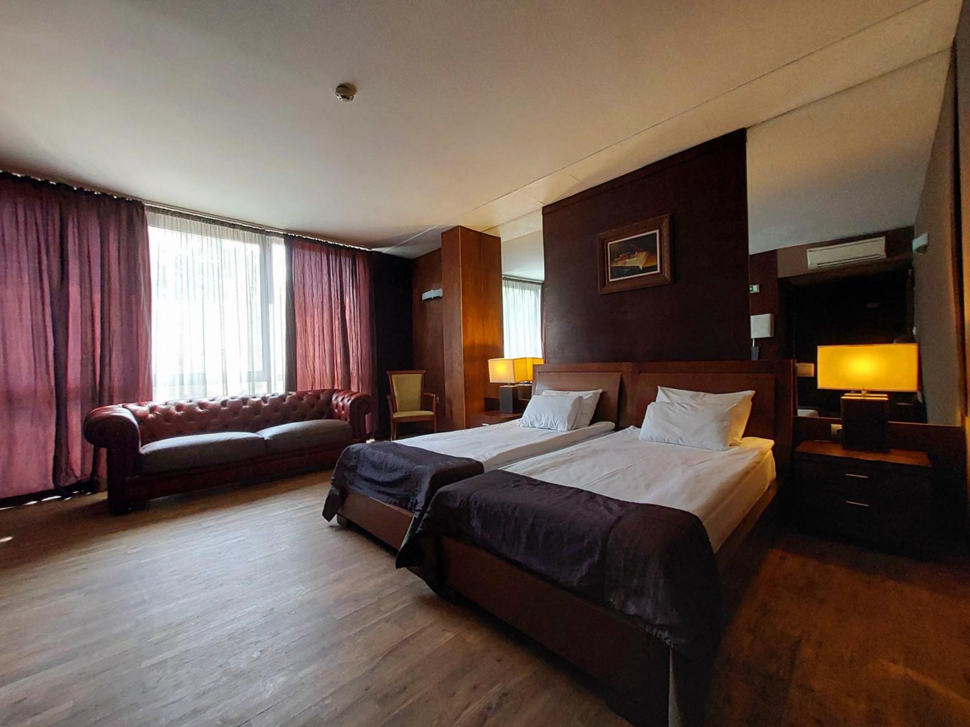 Hotel City Pleven Ngoại thất bức ảnh